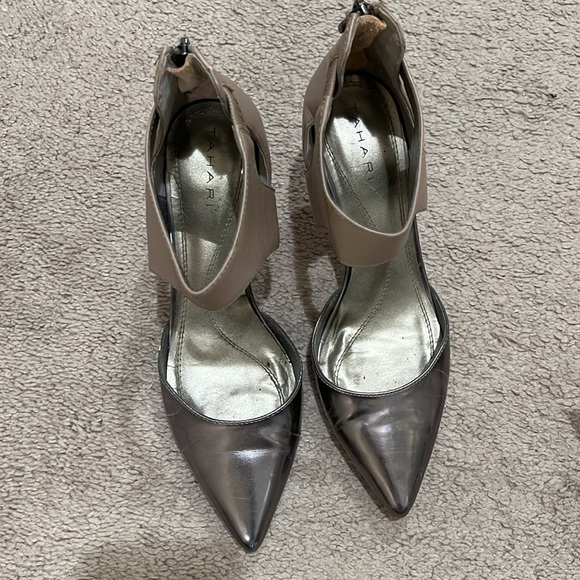 Tahari metallic silver heels 7.5 - Picture 5 of 6